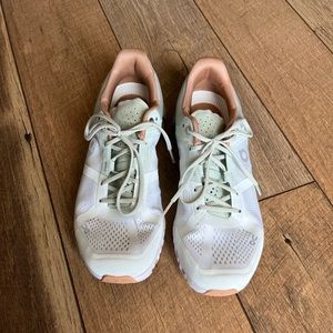 On Running Cloudflow Running Shoes Size 7.5